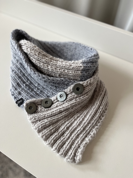 LOOP  grautöne mit Knöpfen